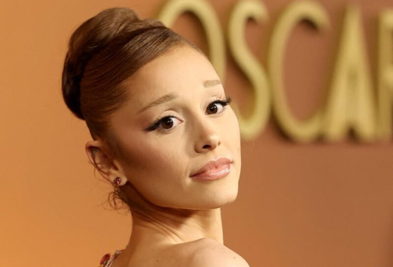 singapur-condena-a-9-dias-de-carcel-a-fan-que-irrumpio-sobre-ariana-grande-en-un-estreno singapur-condena-a-9-dias-de-carcel-a-fan-que-irrumpio-sobre-ariana-grande-en-un-estreno