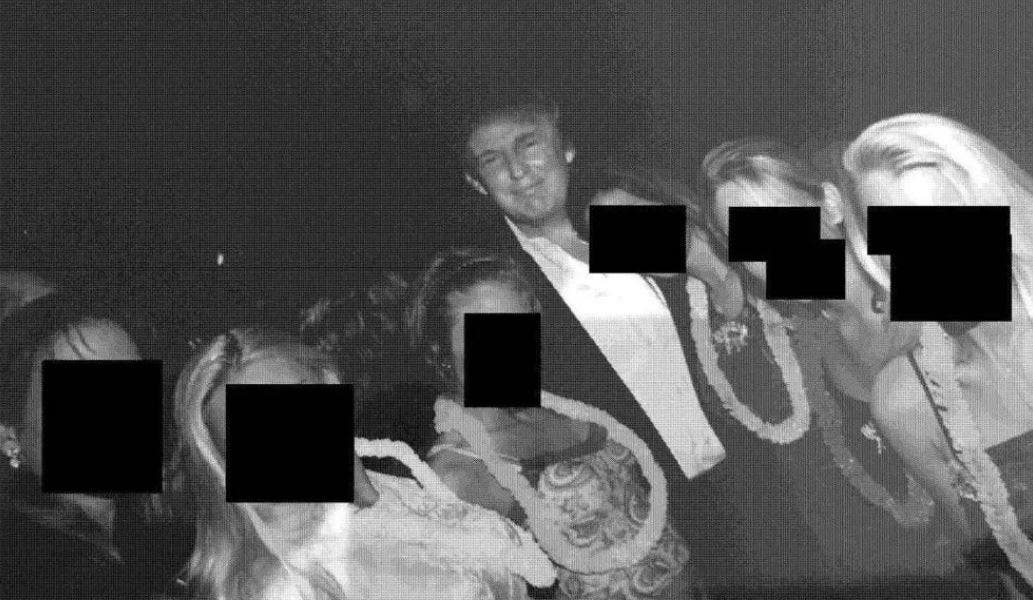 democratas-publican-fotos-impactantes-de-trump-con-mujeres-en-mansion-de-epstein democratas-publican-fotos-impactantes-de-trump-con-mujeres-en-mansion-de-epstein