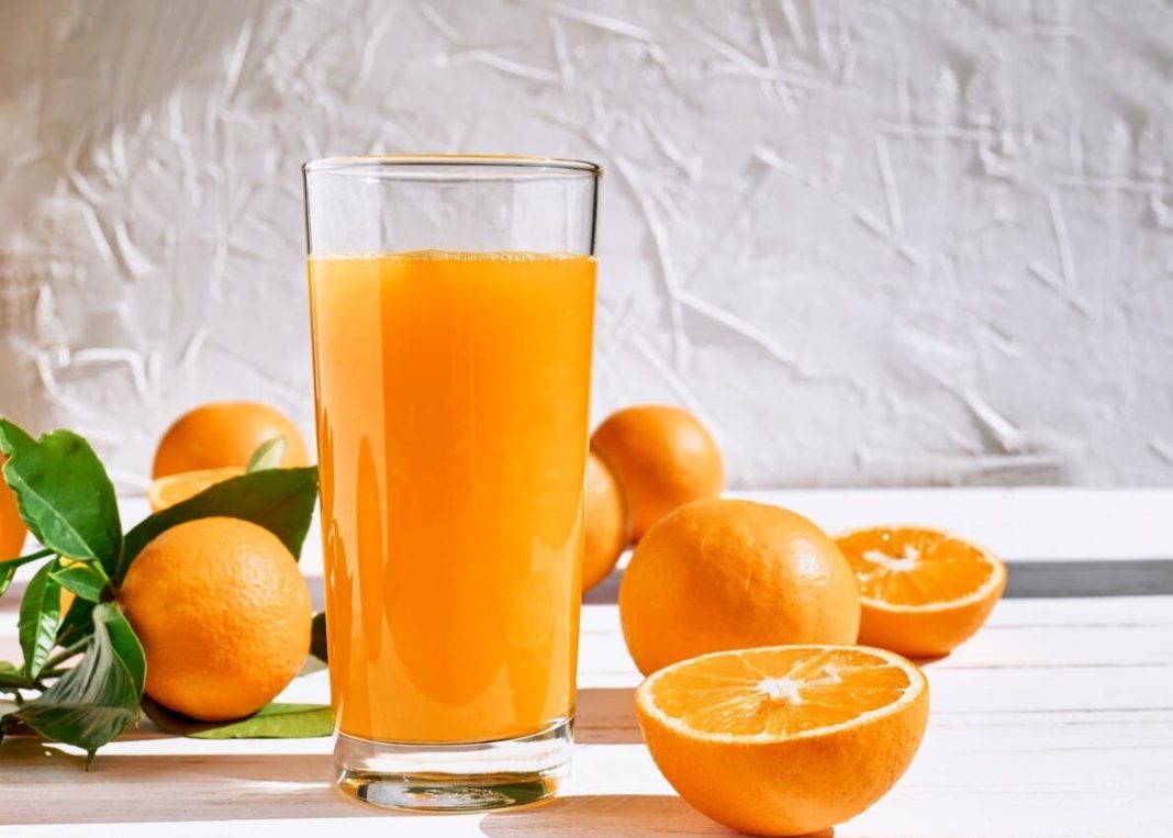 investigacion-destaca-efectos-del-jugo-de-naranja-en-la-salud-cardiovascular
