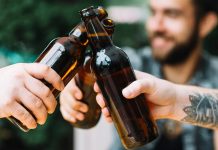 Colmados de Santo Domingo Oeste reclaman igualdad en horarios de venta de alcohol colmados-de-santo-domingo-oeste-reclaman-igualdad-en-horarios-de-venta-de-alcohol