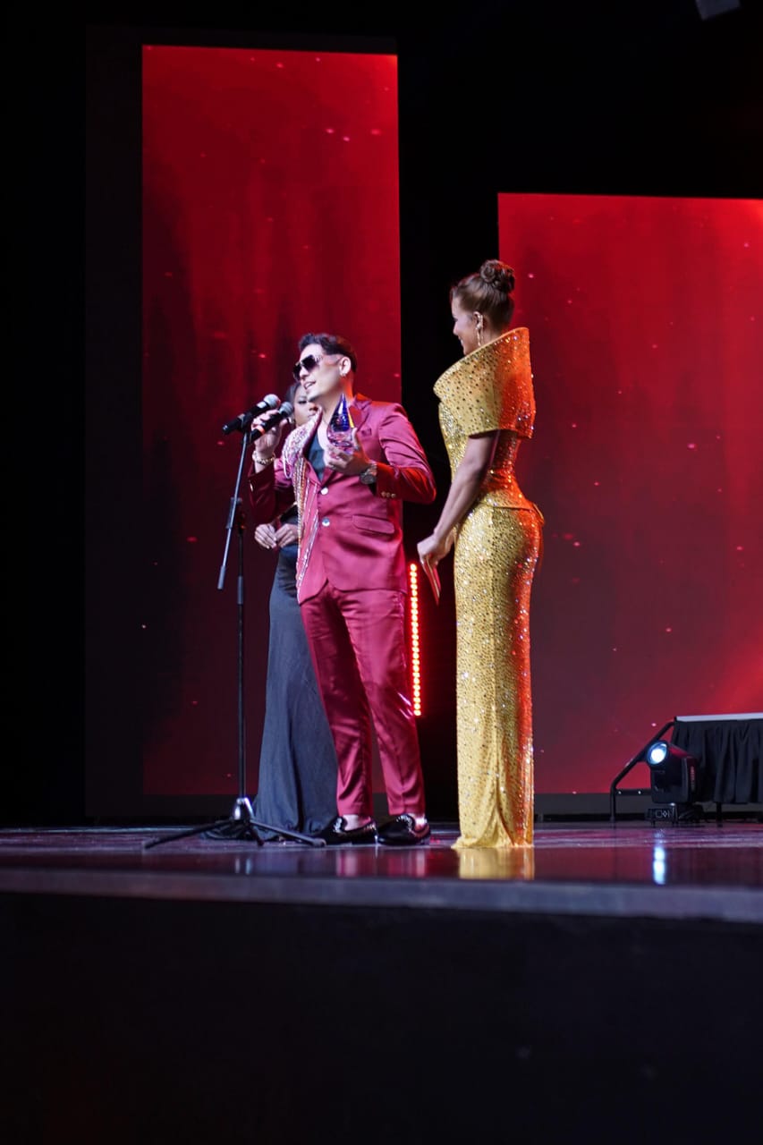 artista-angelo-perrone-culmina-el-ano-2025-cargado-de-exito artista-angelo-perrone-culmina-el-ano-2025-cargado-de-exito