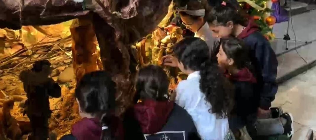 en-gaza,-la-navidad-vuelve-a-abrirse-paso-tras-2-anos-de-guerra-y-celebraciones-reducidas