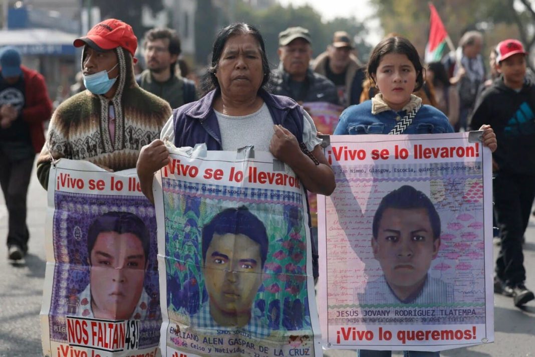 estudiantes-exigen-al-gobierno-mexicano-dar-respuesta-a-padres-de-alumnos-de-ayotzinapa