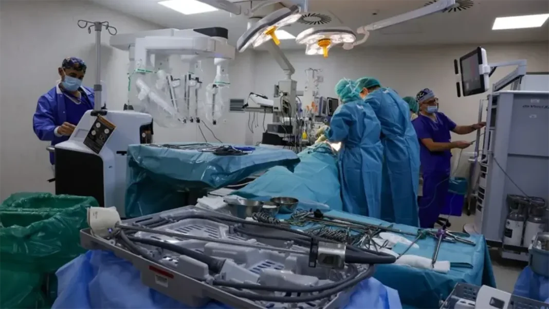 espana-realiza-primera-cirugia-robotica-sin-intubacion-para-extirpar-un-tumor-en-la-traquea