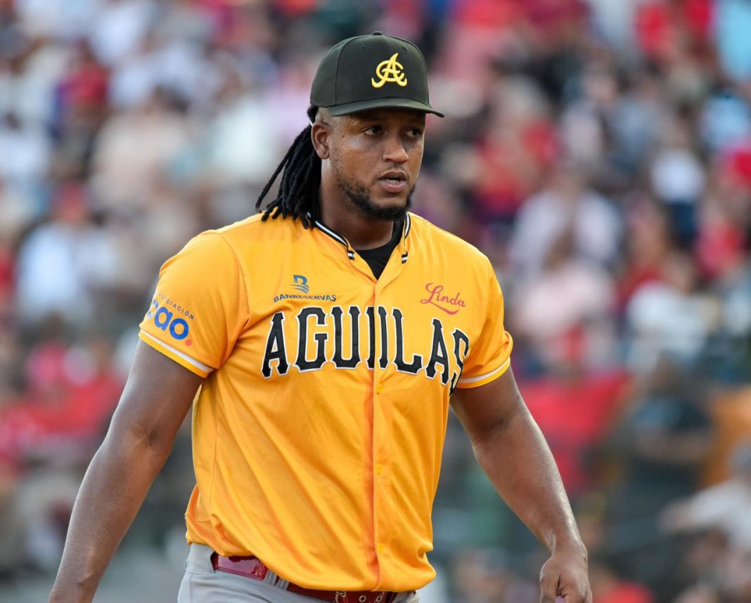 de-la-cruz-domina-y-la-ofensiva-responde:-aguilas-cortan-invicto-de-los-leones-con-triunfo-4-1