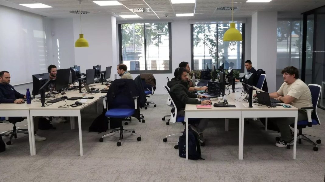 caixabank-tech-incorpora-a-500-personas-en-2025-y-supera-los-1.600-profesionales