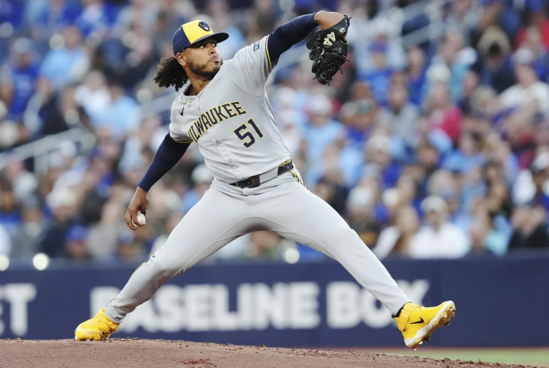 mets-adquieren-al-as-freddy-peralta-desde-los-brewers-en-un-cambio