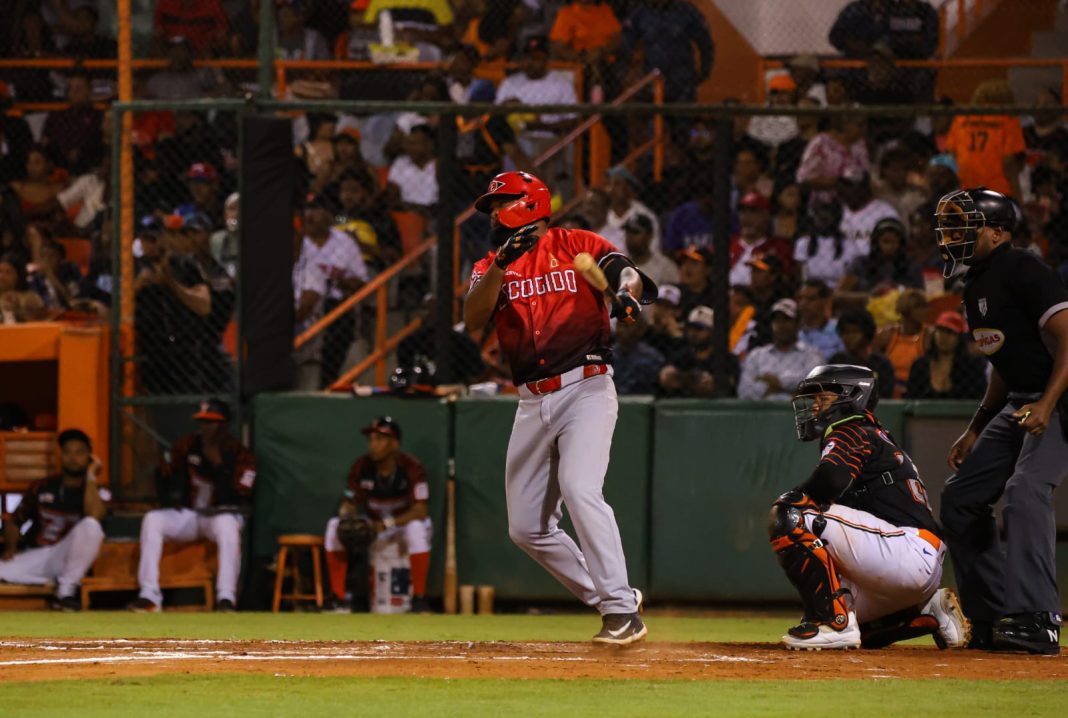 navarro-y-lake-remolcan-cinco-para-colocar-2-0-al-escogido-en-la-final navarro-y-lake-remolcan-cinco-para-colocar-2-0-al-escogido-en-la-final