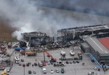 Cuatro muertos, seis heridos y un desparecido al incendiarse una fábrica en Grecia cuatro-muertos,-seis-heridos-y-un-desparecido-al-incendiarse-una-fabrica-en-grecia