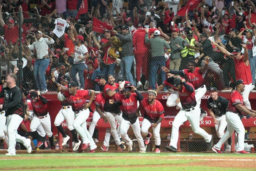 leones-son-bicampeones-con-su-corona-18-en-lidom leones-son-bicampeones-con-su-corona-18-en-lidom