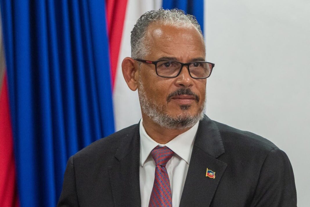 consejo-presidencial-de-haiti-entrega-el-mando-al-primer-ministro,-alix-didier-fils-aime