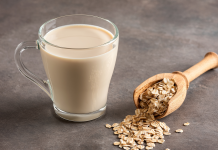 Leche de avena: beneficios, límites y qué recomiendan los nutricionistas leche-de-avena:-beneficios,-limites-y-que-recomiendan-los-nutricionistas
