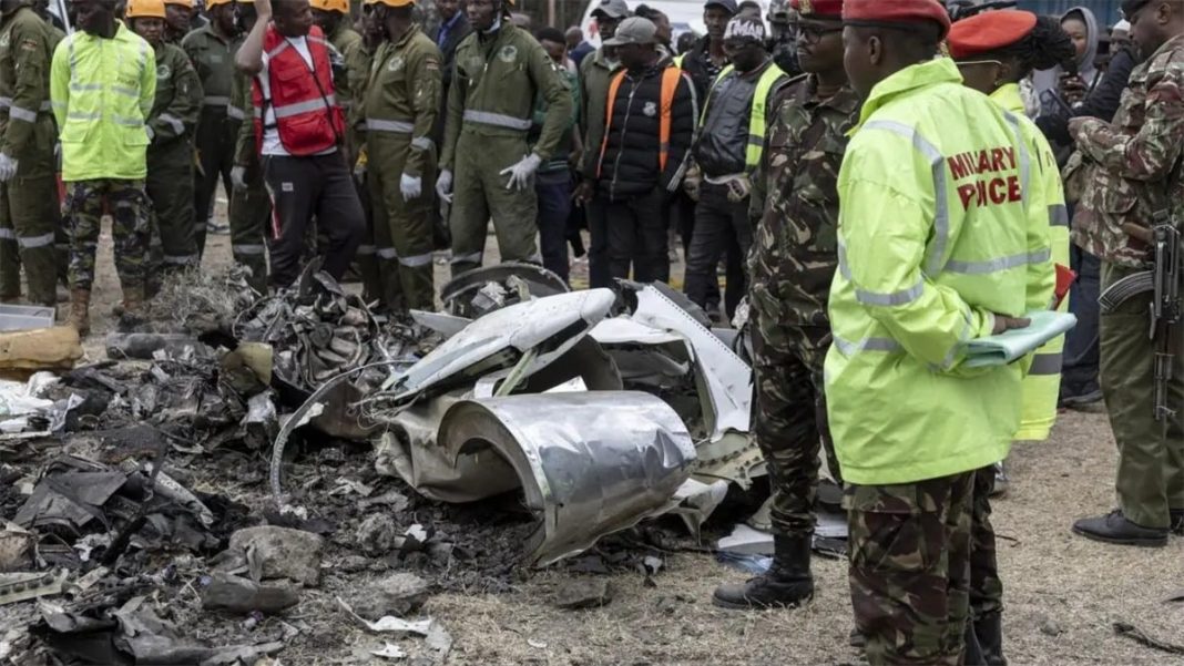 seis-muertos,-incluido-un-diputado,-al-estrellarse-un-helicoptero-en-el-oeste-de-kenia