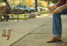 Hobby dogging: la extraña tendencia de pasear perros invisibles que crece en Europa hobby-dogging:-la-extrana-tendencia-de-pasear-perros-invisibles-que-crece-en-europa