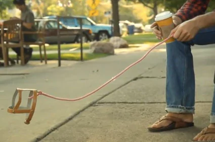 hobby-dogging:-la-extrana-tendencia-de-pasear-perros-invisibles-que-crece-en-europa hobby-dogging:-la-extrana-tendencia-de-pasear-perros-invisibles-que-crece-en-europa