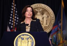 Gobernadora de N.York arremete contra ICE por muerte de refugiado y arresto de estudiante gobernadora-de-n.york-arremete-contra-ice-por-muerte-de-refugiado-y-arresto-de-estudiante