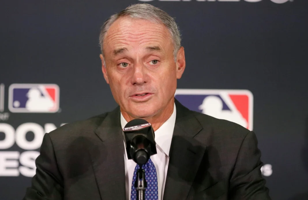 rob-manfred-dice-que-mlb-podria-considerar-mover-el-clasico-mundial-a-mitad-de-temporada