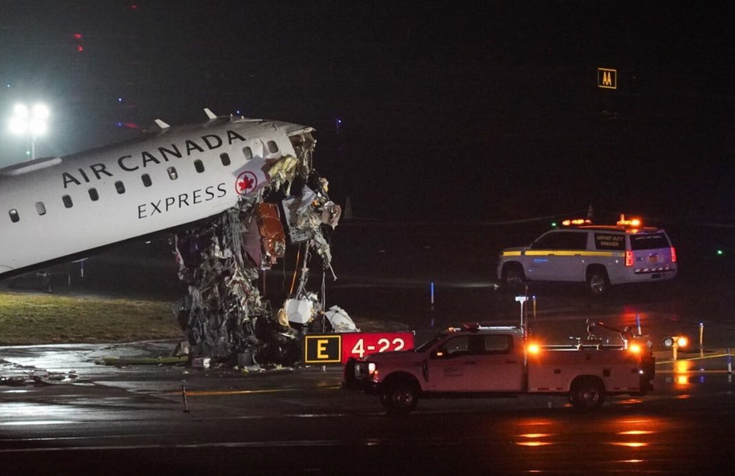 aeropuerto-laguardia:-dos-personas-mueren-tras-colision-entre-un-avion-y-camion-de-bomberos