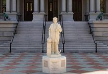 Trump instala una estatua de Cristóbal Colón en la Casa Blanca trump-instala-una-estatua-de-cristobal-colon-en-la-casa-blanca