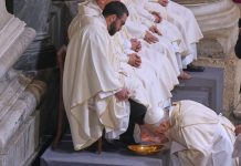 En misa de Cena del Señor: el papa lamenta una humanidad «de rodillas» por tanta brutalidad en-misa-de-cena-del-senor:-el-papa-lamenta-una-humanidad-«de-rodillas»-por-tanta-brutalidad