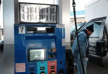 El galón de gasolina supera los 4 dólares en EE. UU., su precio más alto desde 2022 el-galon-de-gasolina-supera-los-4-dolares-en-ee-uu.,-su-precio-mas-alto-desde-2022