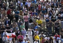 Papa León XIV advierte sobre las noticias falsas y llama a invocar la paz en Pascua papa-leon-xiv-advierte-sobre-las-noticias-falsas-y-llama-a-invocar-la-paz-en-pascua