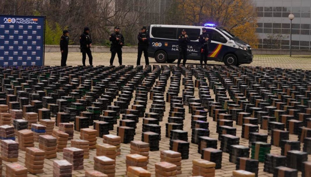 incautan-seis-toneladas-de-cocaina-en-alta-mar-frente-a-huelva,-espana