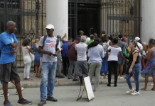 Crisis de efectivo en Cuba: «¿Por qué los ancianos tenemos que pasar tanto trabajo?» crisis-de-efectivo-en-cuba:-«¿por-que-los-ancianos-tenemos-que-pasar-tanto-trabajo?»