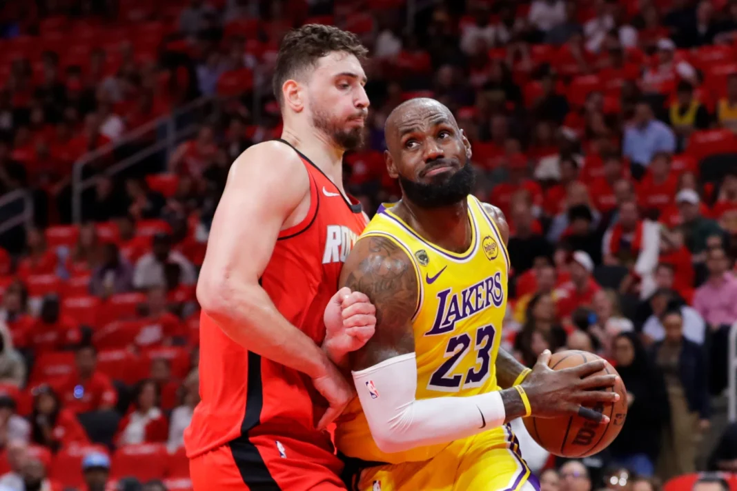 con-29-pun-tos-de-lebron,-lakers-toman-ventaja-3-0-tras-colapso-final-de-houston
