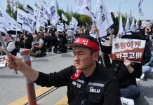 Trabajadores de Samsung protestan por bonificaciones y advierten con huelga de 18 días trabajadores-de-samsung-protestan-por-bonificaciones-y-advierten-con-huelga-de-18-dias