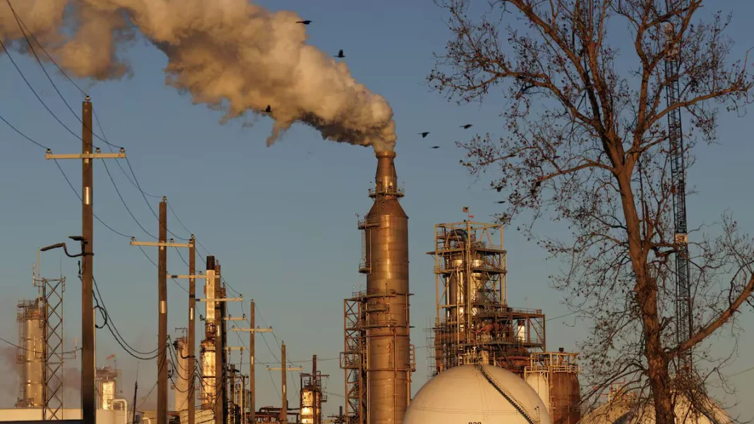 petroleo-sube-mas-de-2-%-por-tensiones-entre-eeuu.-e-iran-y-bloqueo-en-el-estrecho-de-ormuz