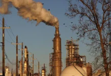 Petróleo sube más de 2 % por tensiones entre EE.UU. e Irán y bloqueo en el estrecho de Ormuz petroleo-sube-mas-de-2-%-por-tensiones-entre-eeuu.-e-iran-y-bloqueo-en-el-estrecho-de-ormuz