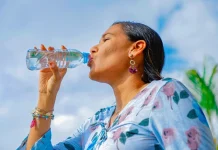 Beber agua, más que una necesidad: sus efectos en el cuerpo y la belleza beber-agua,-mas-que-una-necesidad:-sus-efectos-en-el-cuerpo-y-la-belleza