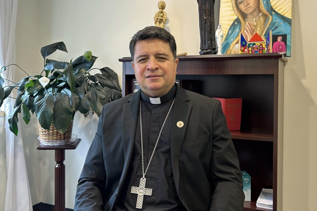 nuevo-obispo-nombrado-por-leon-xiv:-un-migrante-que-llego-a-eeuu-escondido-en-un-maletero
