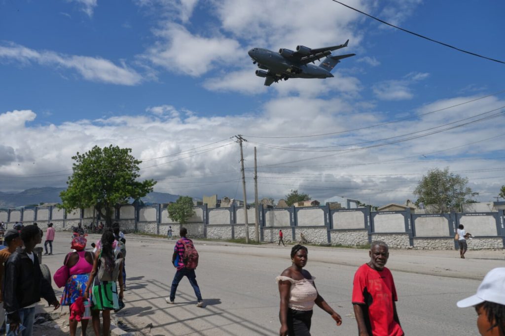 caos-en-haiti:-cientos-huyen-de-sus-hogares-por-nueva-embestida-de-las-bandas