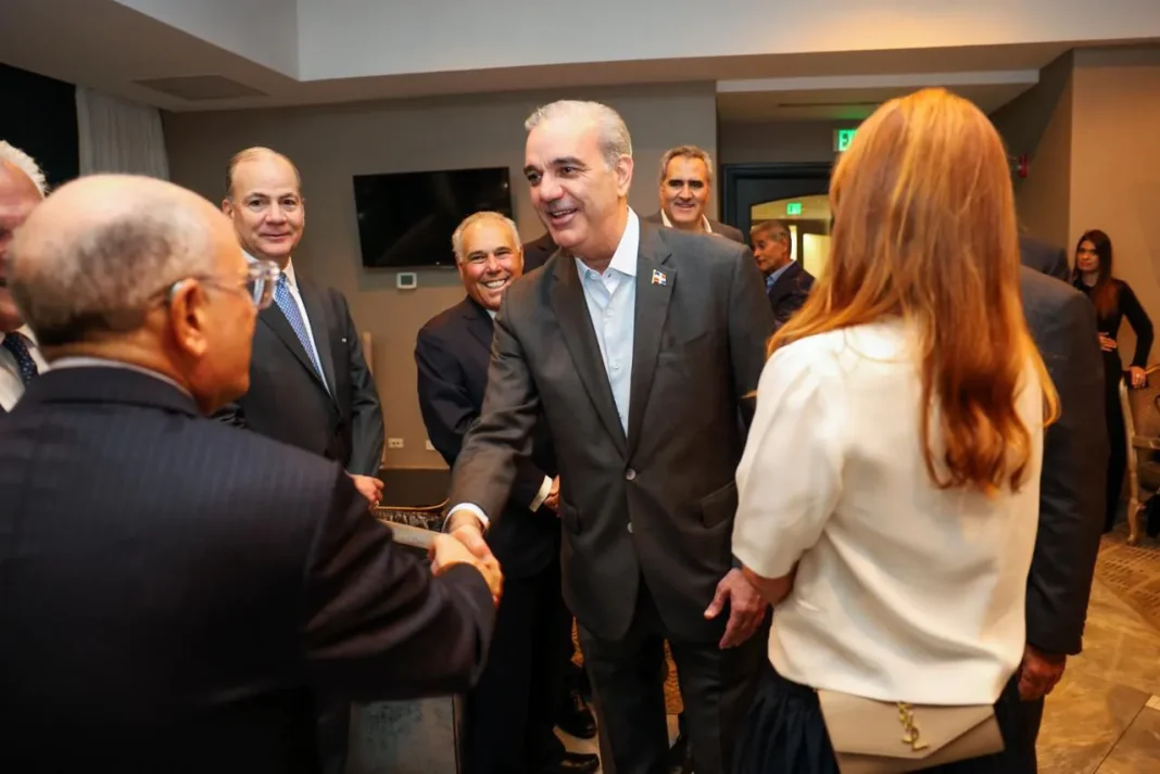 abinader-presenta-oportunidades-de-inversion-dominicana-ante-empresarios-panamenos