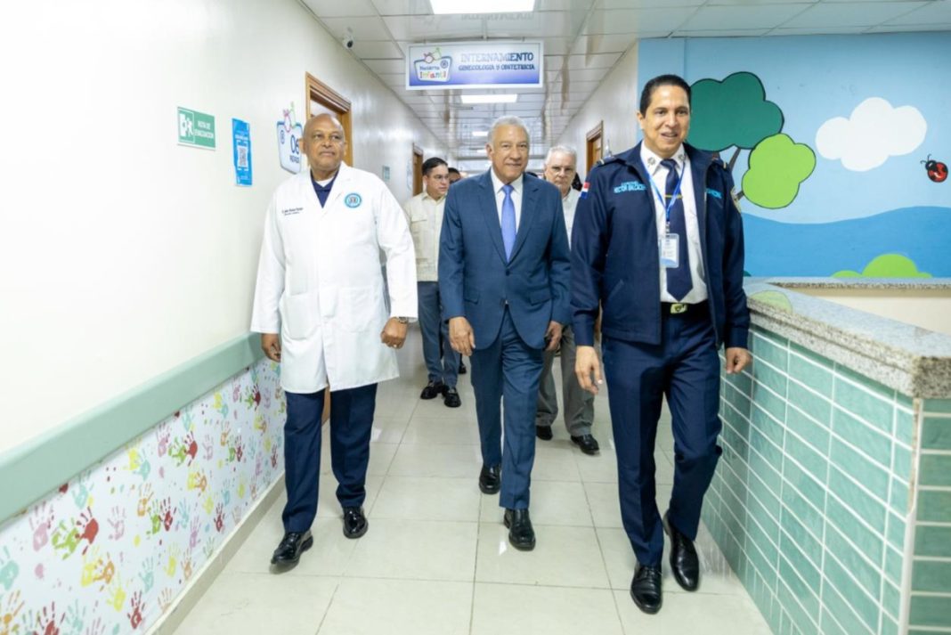 andres-bautista-recorre-hospital-de-la-policia-y-evalua-necesidades-del-centro andres-bautista-recorre-hospital-de-la-policia-y-evalua-necesidades-del-centro