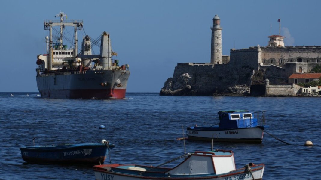 alivio-para-la-isla:-buque-comercial-con-ayuda-de-mexico-y-uruguay-arriba-a-la-habana