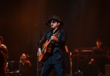 Beto Cuevas convierte el Teatro Nacional en una noche de nostalgia y rock íntimo beto-cuevas-convierte-el-teatro-nacional-en-una-noche-de-nostalgia-y-rock-intimo