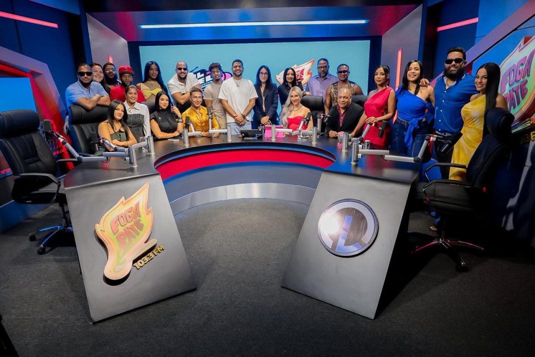 luinny-corporan-inaugura-nuevos-estudios-de-fogarate-103.3-fm-junto-a-rcc-media luinny-corporan-inaugura-nuevos-estudios-de-fogarate-103.3-fm-junto-a-rcc-media