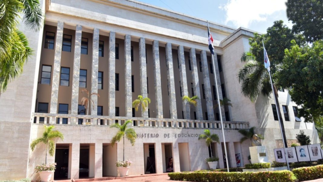 ministerio-de-educacion-prohibe-uso-de-celulares-en-escuelas-y-colegios